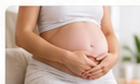 Mujer embarazada sosteniendo su vientre
